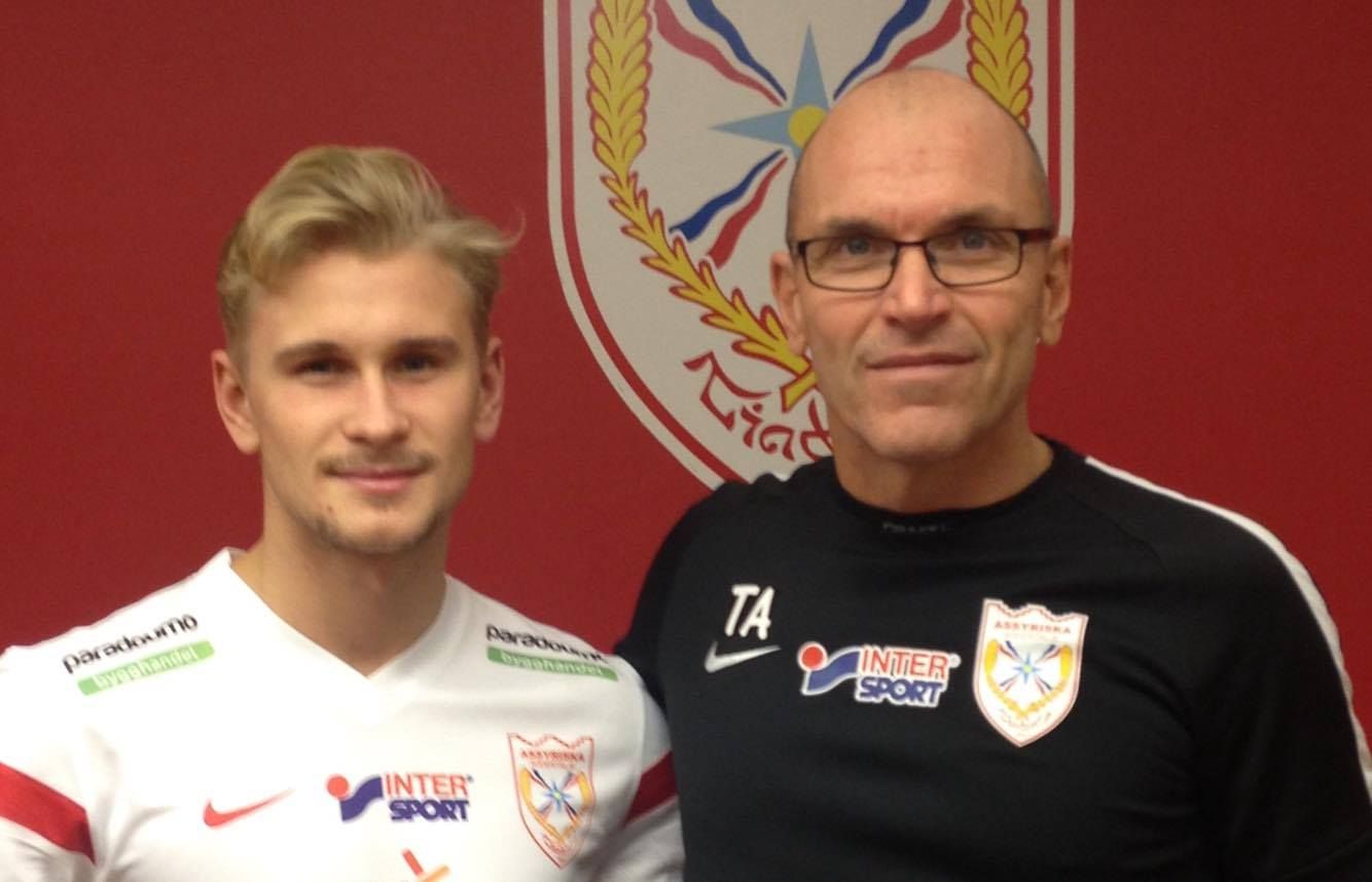 Simon Strand klar för Assyriska: "Jag ska kriga mig fram"